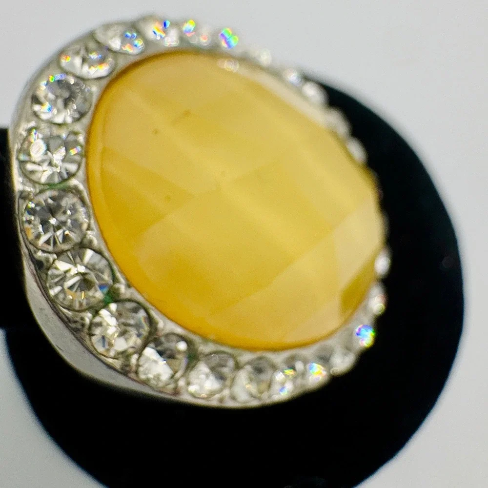 Yellow‎ Lucite Faceted Oval Rhinestone Halo Statement  Oversized Cocktail 7.5